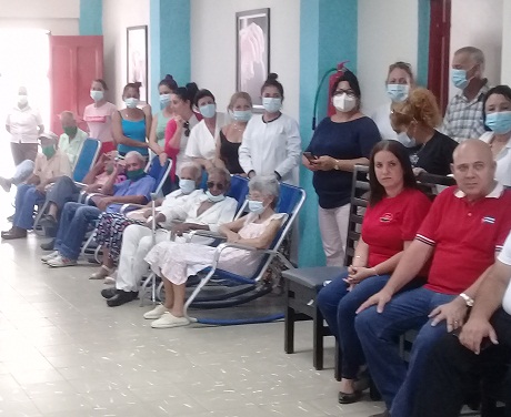 Roberto Morales Ojeda, miembro del Buró Político y Secretario de Organización del Comité Central del Partido Comunista de Cuba (PCC), recorrió este domingo la escuela Fernando Pérez Guardarrama y el hogar de ancianos Rita Suárez del Villar.