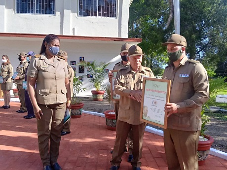 Reconocimiento al Mayor Yumar García Duartes por su aporte a la Defensa civil en la provincia de Cienfuegos