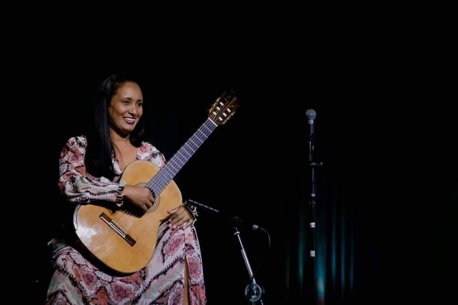 Guitarrista concertista de Cienfuegos Ariadna Cuéllar Pérez se presenta en Sons da Cidade, IV Muestra Internacional de Guitarra de Belo Horizonte. Fotos cortesía del autor