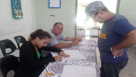 🎧 Cienfuegos: jóvenes alegres y autoridades electorales